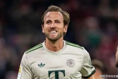 阿隆索退役，劳尔接棒：足球战术短板待解，球队未来展望新篇章